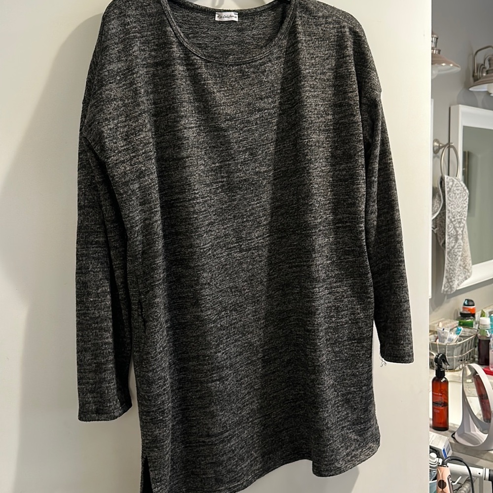 Black white knit tunic. Can be worn as a short dress